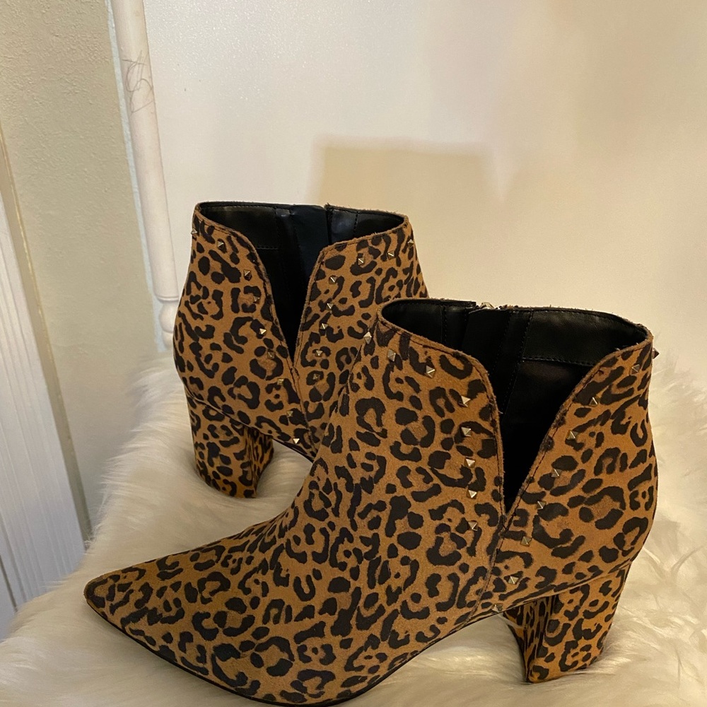 Marc Fisher Client animal print ankle boot size 10M